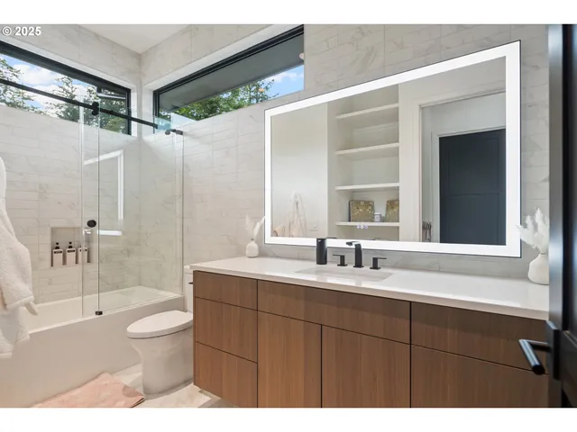 $5,850,000 | 11011 Southeast Evergreen Highway, Vancouver, WA 98664