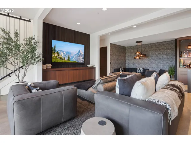 $5,850,000 | 11011 Southeast Evergreen Highway, Vancouver, WA 98664