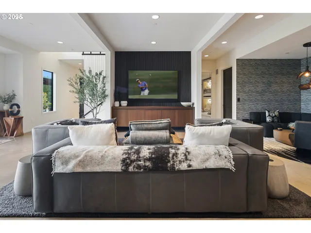 $5,850,000 | 11011 Southeast Evergreen Highway, Vancouver, WA 98664