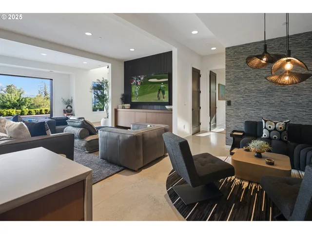 $5,850,000 | 11011 Southeast Evergreen Highway, Vancouver, WA 98664