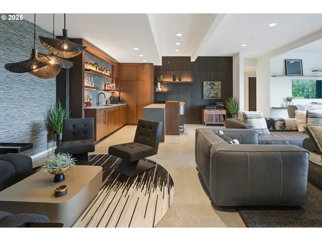 $5,850,000 | 11011 Southeast Evergreen Highway, Vancouver, WA 98664