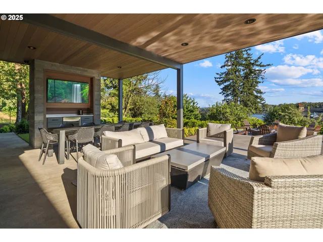$5,850,000 | 11011 Southeast Evergreen Highway, Vancouver, WA 98664