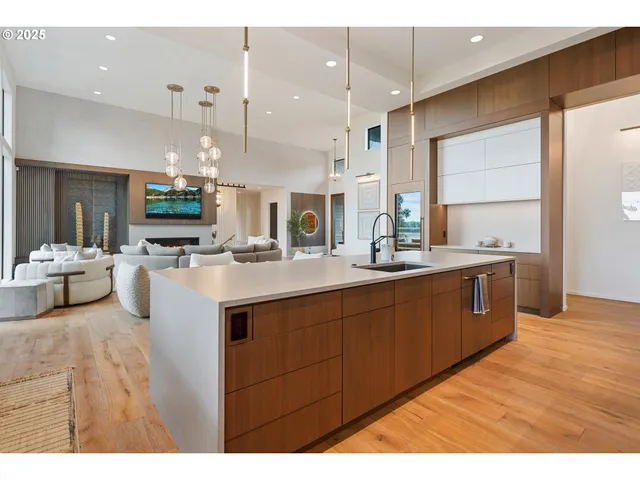 $5,850,000 | 11011 Southeast Evergreen Highway, Vancouver, WA 98664