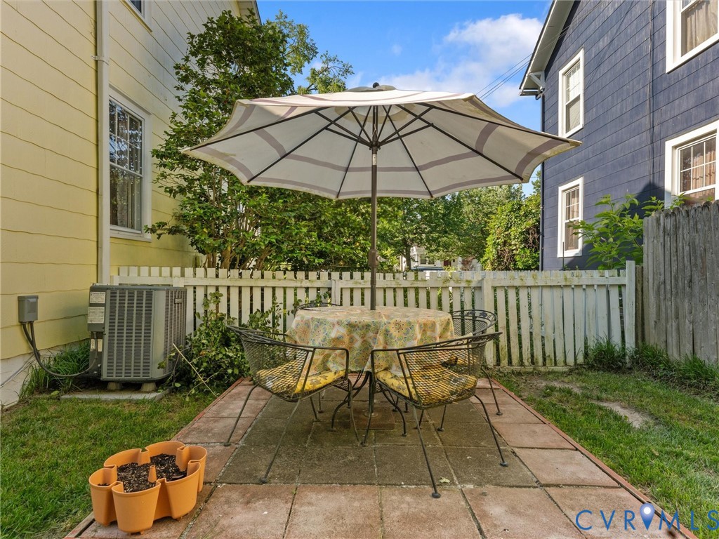 1812 Seddon Road Richmond, VA 23227 - Photo 43 of 56 Patio area featuring square pavers and a white pic