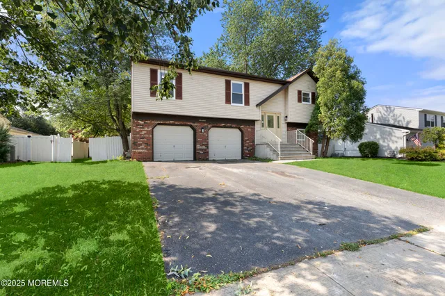 $610,000 | 17 Cherry Bend Drive, Howell, NJ 07731