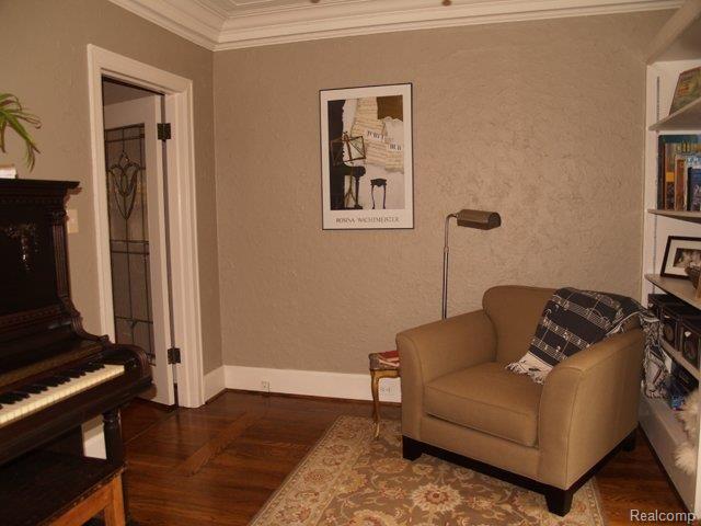1236 Yorkshire Road Grosse Pointe, MI 48230 - Photo 19 of 25 Den with leaded glass