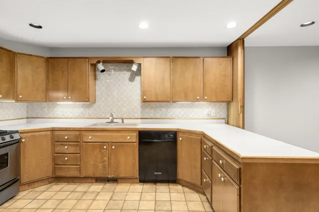 $650,000 | 1166 Kingsley Court South, Mendota Heights, MN 55118