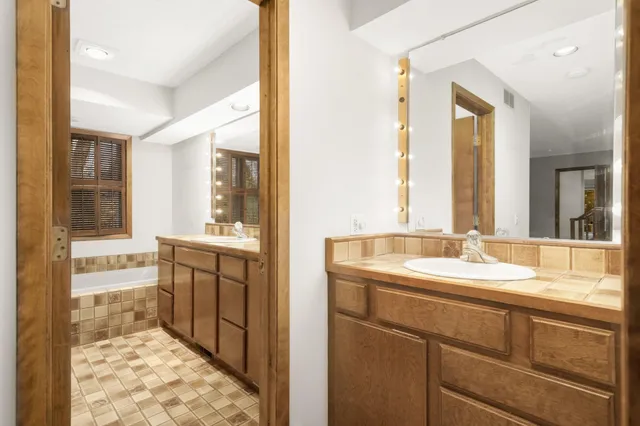 $650,000 | 1166 Kingsley Court South, Mendota Heights, MN 55118