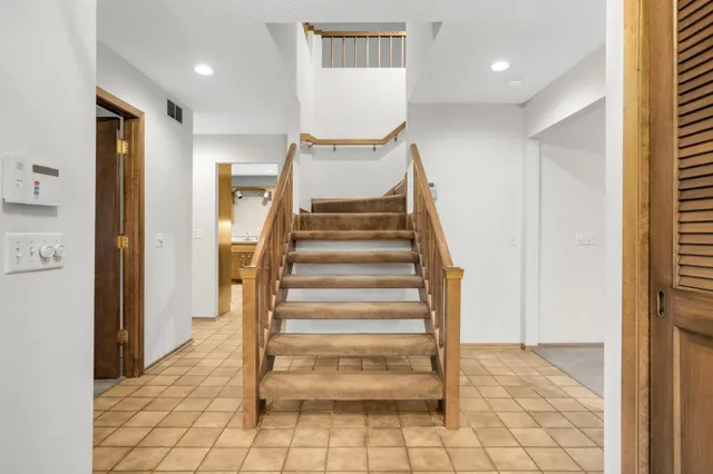 $650,000 | 1166 Kingsley Court South, Mendota Heights, MN 55118