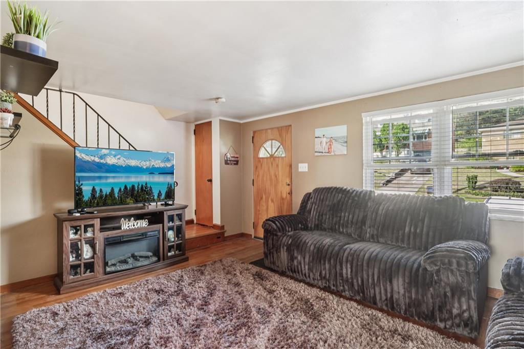 2130 Parklyn Street Pittsburgh, PA 15234 - Photo 4 of 20