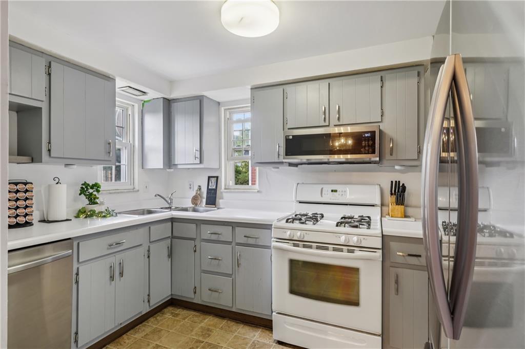 2130 Parklyn Street Pittsburgh, PA 15234 - Photo 7 of 20