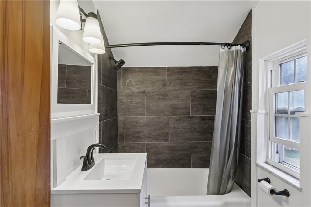 2130 Parklyn Street Pittsburgh, PA 15234 - Photo 9 of 20