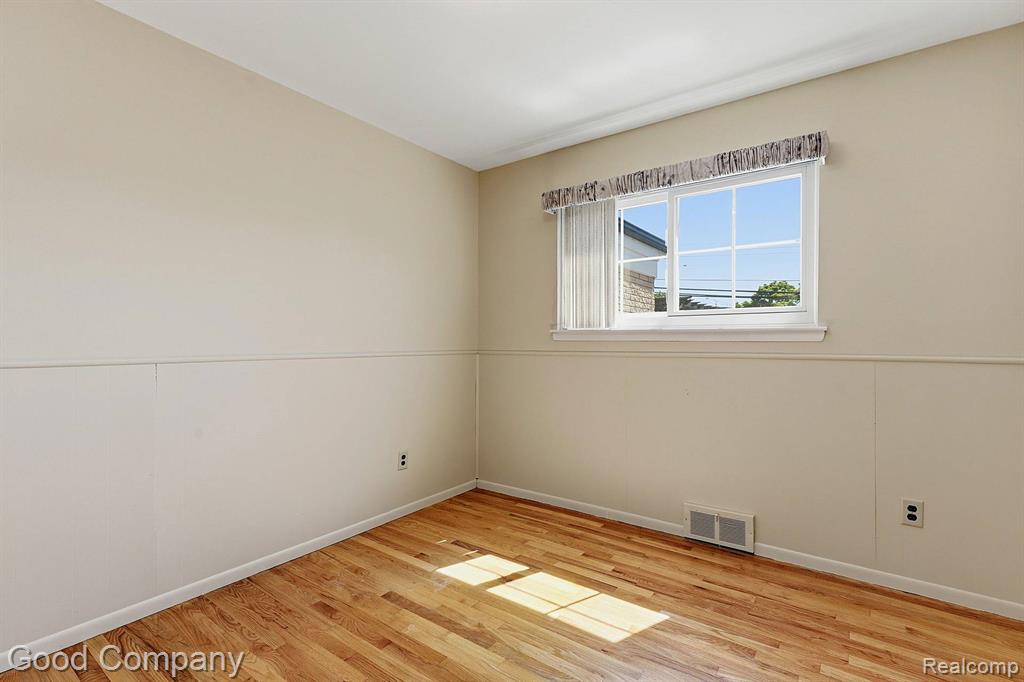 32848 Rugby Drive Warren, MI 48088 - Photo 16 of 42