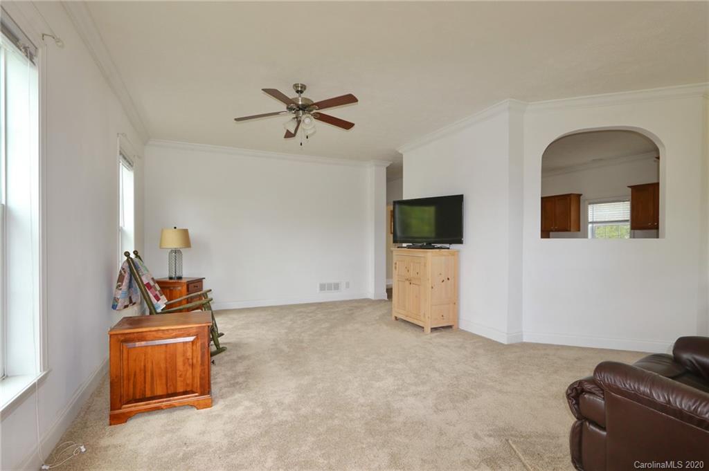 327 Davis Road Mount Airy, NC 27030 - Photo 11 of 26 Gallery Image 11