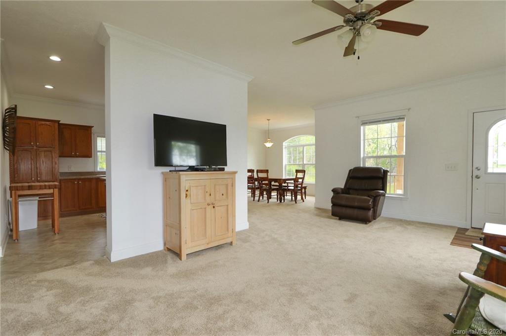 327 Davis Road Mount Airy, NC 27030 - Photo 13 of 26 Gallery Image 13