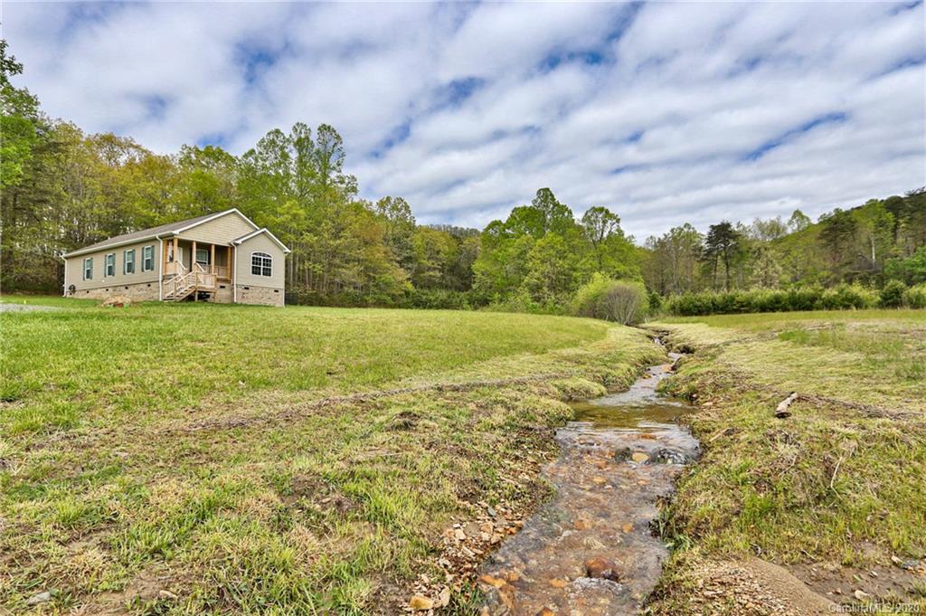 327 Davis Road Mount Airy, NC 27030 - Photo 4 of 26 Gallery Image 4