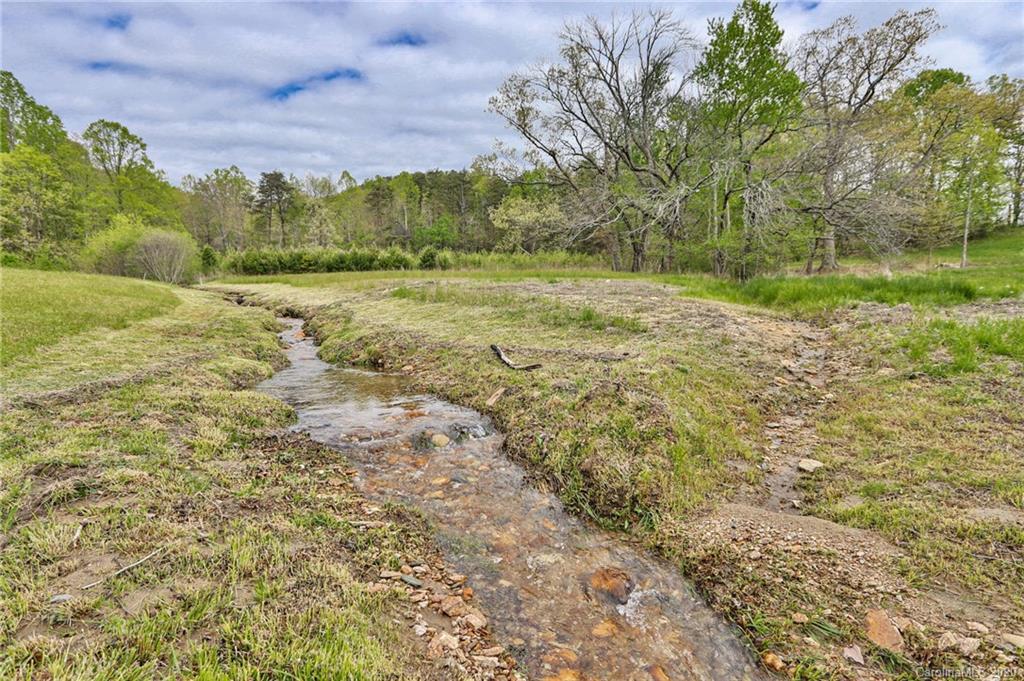 327 Davis Road Mount Airy, NC 27030 - Photo 6 of 26 Gallery Image 6