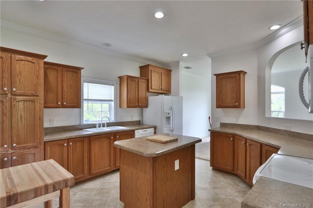 327 Davis Road Mount Airy, NC 27030 - Photo 10 of 26 Gallery Image 10