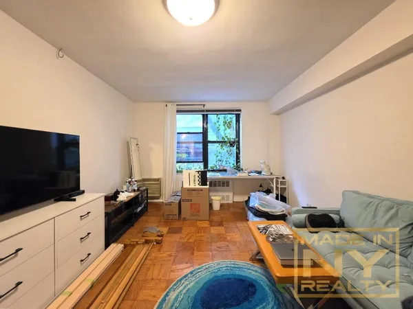 $3,100 | 327 West 30th Street, Unit 2D | Chelsea