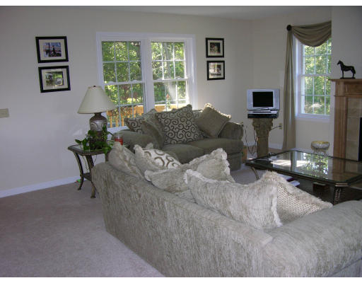 99 Briggs Street Springfield, MA 01151 - Photo 2 of 8 Gallery Image 2