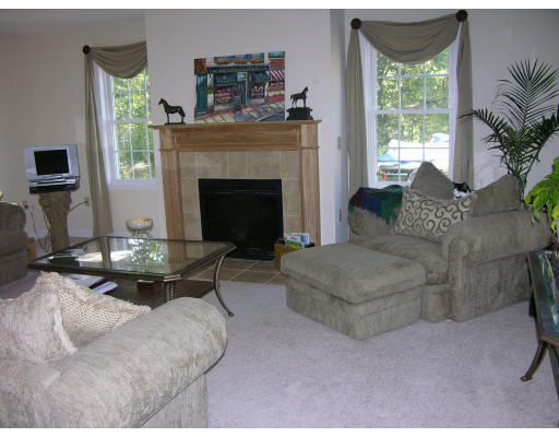 99 Briggs Street Springfield, MA 01151 - Photo 3 of 8 Gallery Image 3
