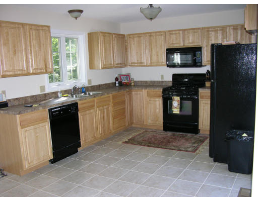 99 Briggs Street Springfield, MA 01151 - Photo 5 of 8 Gallery Image 5