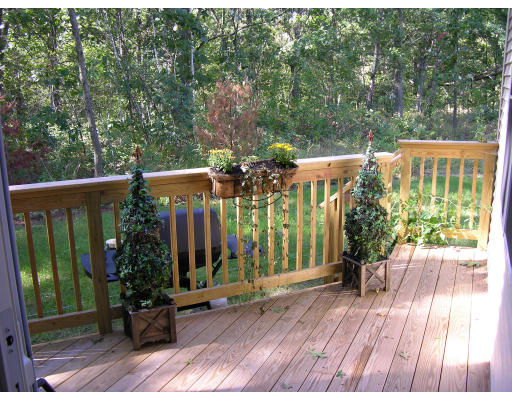 99 Briggs Street Springfield, MA 01151 - Photo 7 of 8 Gallery Image 7