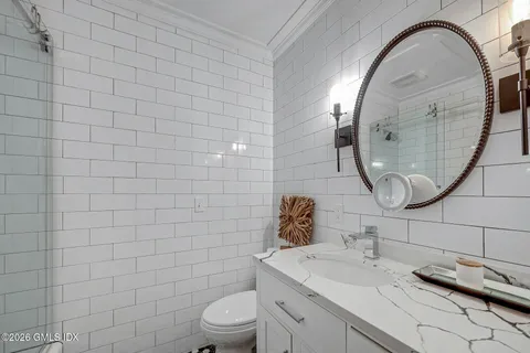 a view of empty room with wooden floor and windows