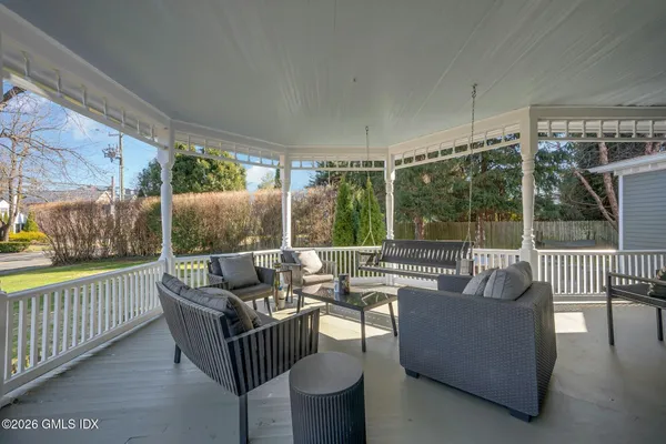 a view of entryway and hall