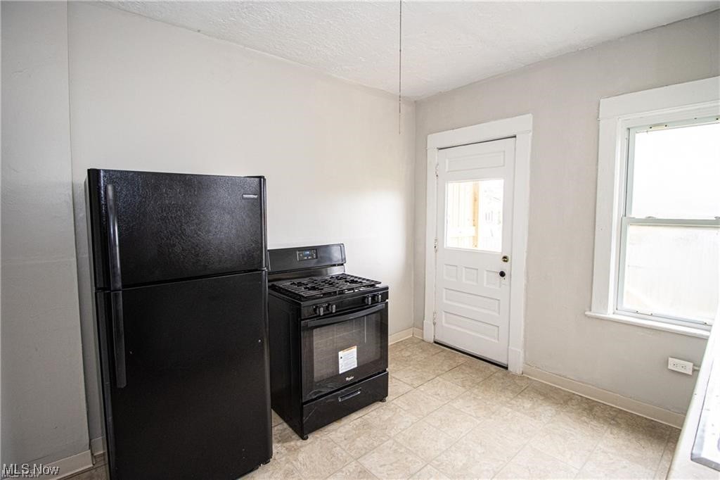 3006 Riverside Avenue Cleveland, OH 44109 - Photo 8 of 22 Gallery Image 8
