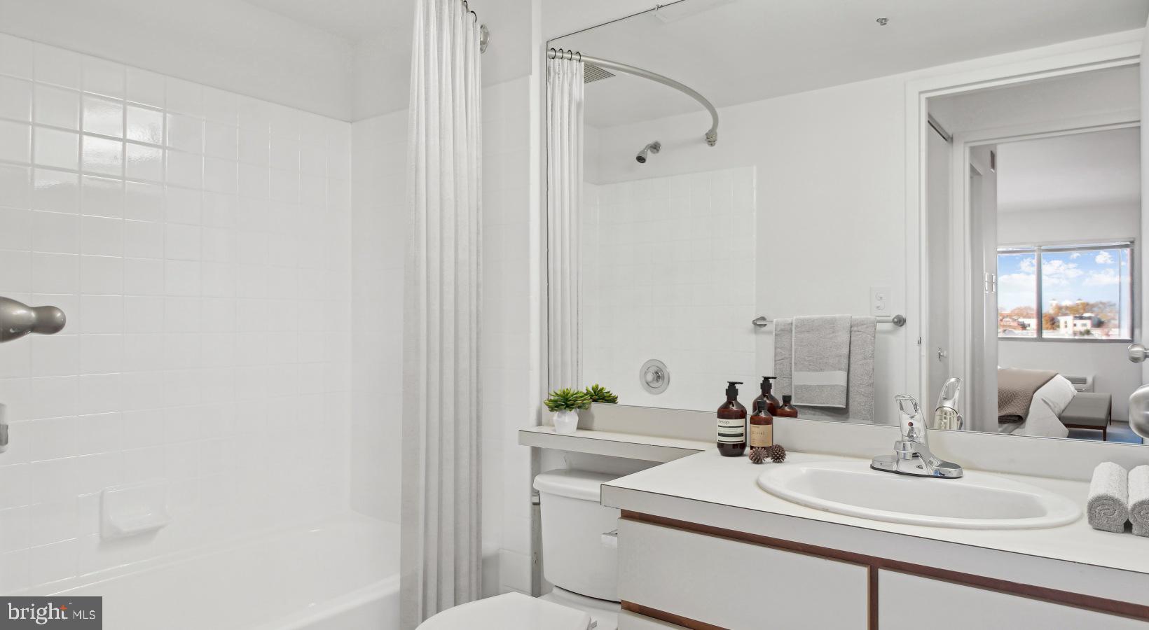 450 North 18th Street, Unit 1B1539 Philadelphia, PA 19130 - Photo 40 of 44