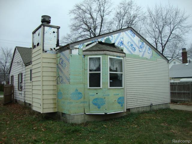 8665 Stephens Road Center Line, MI 48015 - Photo 4 of 14 004