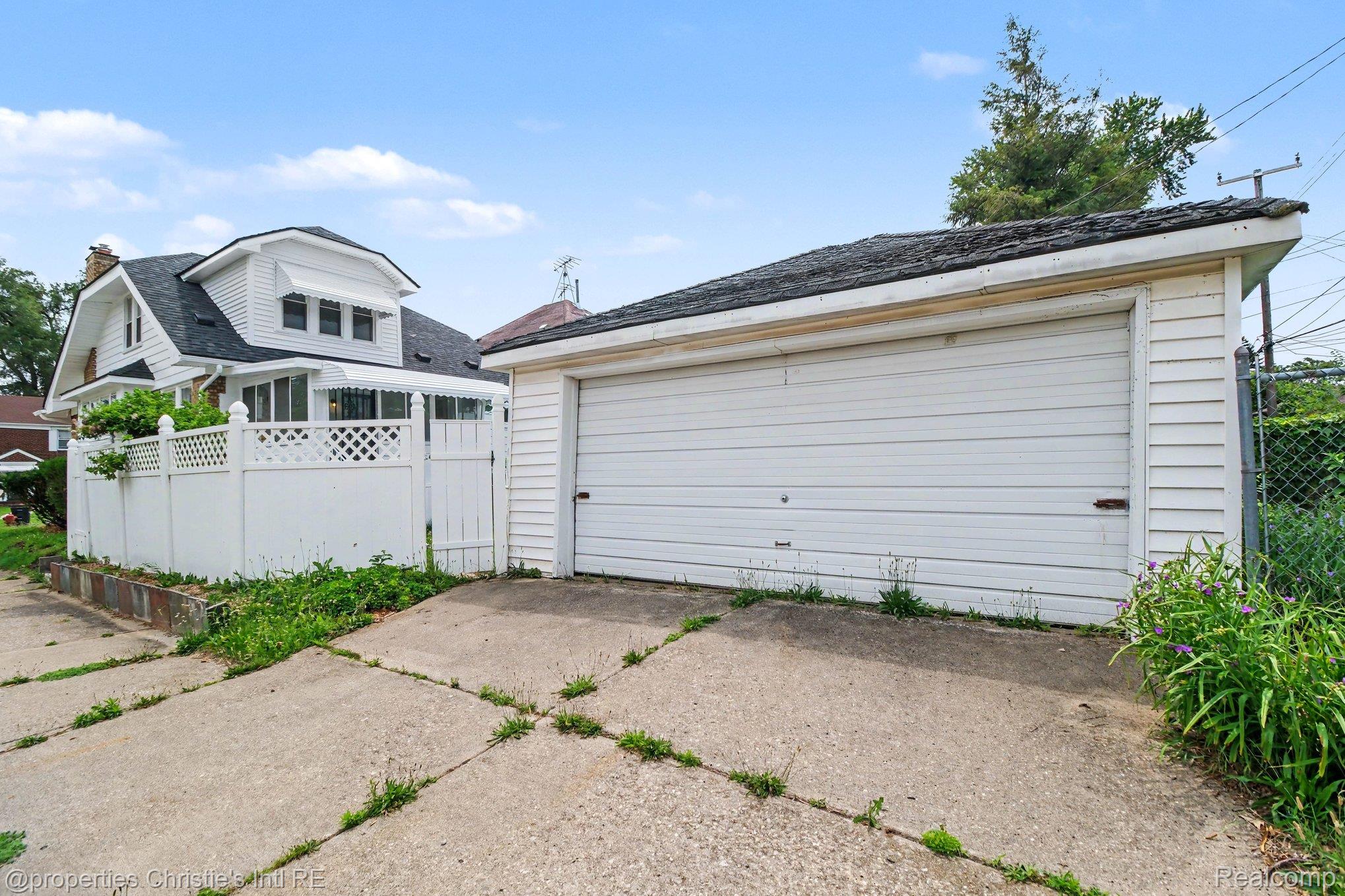 18315 Prairie Street Detroit, MI 48221 - Photo 16 of 16 Garage