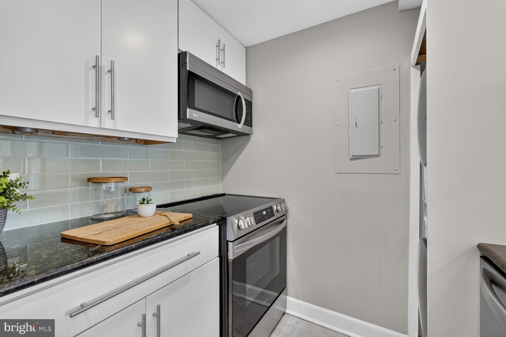 1810 Kalorama Road Northwest, Unit B1 Washington, DC 20009 - Photo 5 of 16 New glass tile backsplash