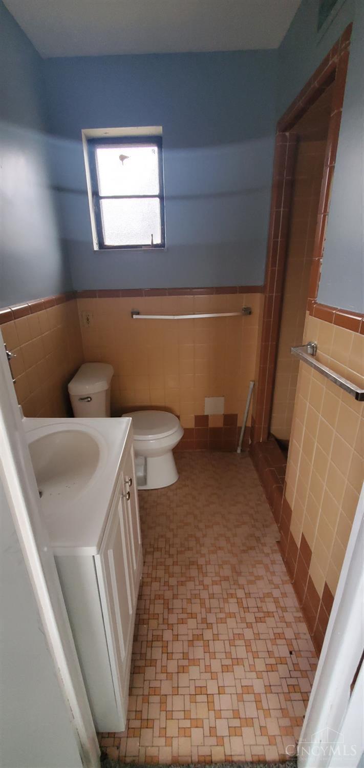 7956 Stillwell Road Cincinnati, OH 45237 - Photo 7 of 14