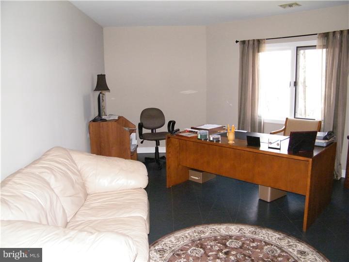 285 New Darlington Road Media, PA 19063 - Photo 17 of 25 Office / Study
