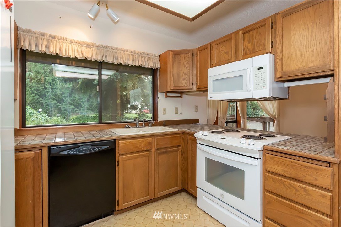 5160 David Road Northwest Bremerton, WA 98312 - Photo 8 of 34 Gallery Image 8