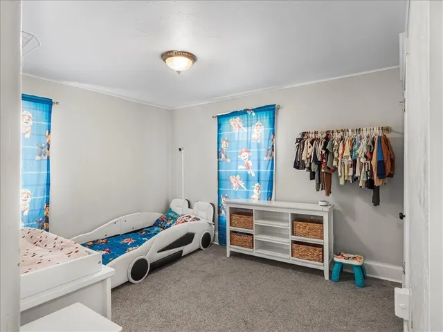 a view of livingroom with furniture