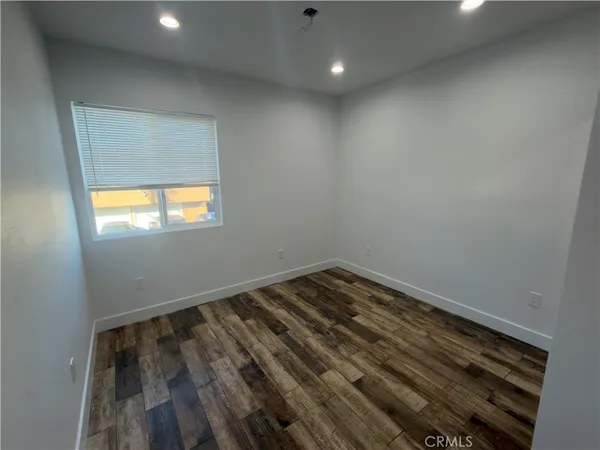 $2,100 | 521 1/2 West 78th Street, Los Angeles, CA 90044