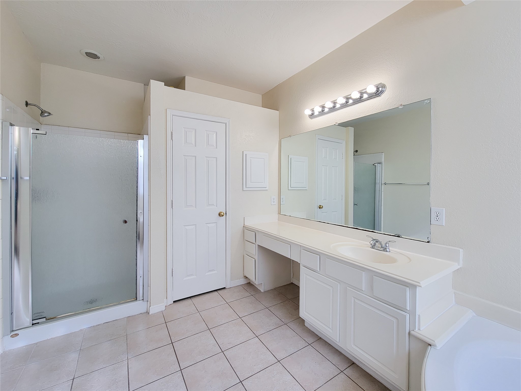 17314 Winfield Square Richmond, TX 77407 - Photo 31 of 47 a spacious bathroom with a double vanity sink mirror and bathtub