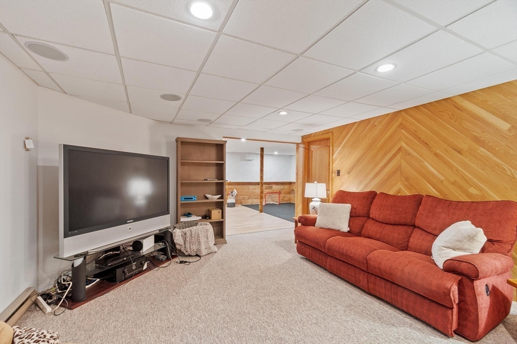 99 Beaver Road Reading, MA 01867 - Photo 27 of 42