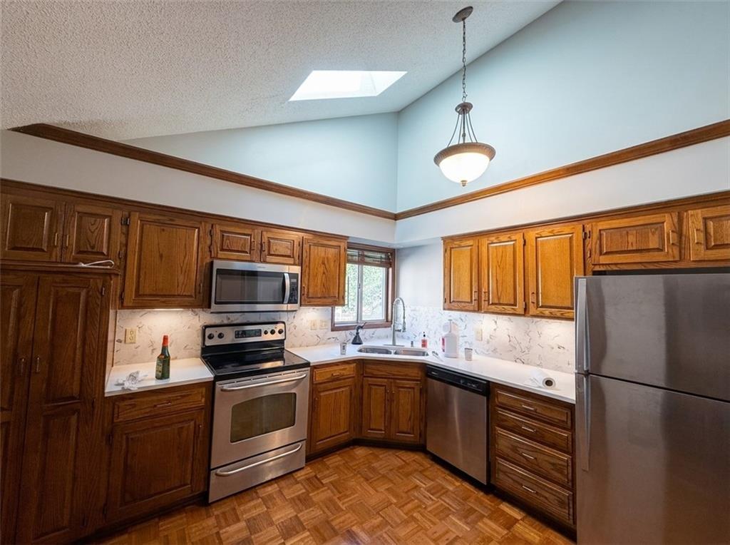 8323 West 120th Terrace Overland Park, KS 66213 - Photo 5 of 28