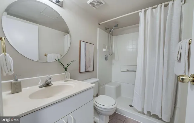 $4,500 | 114 North Cleveland Street, Arlington, VA 22201