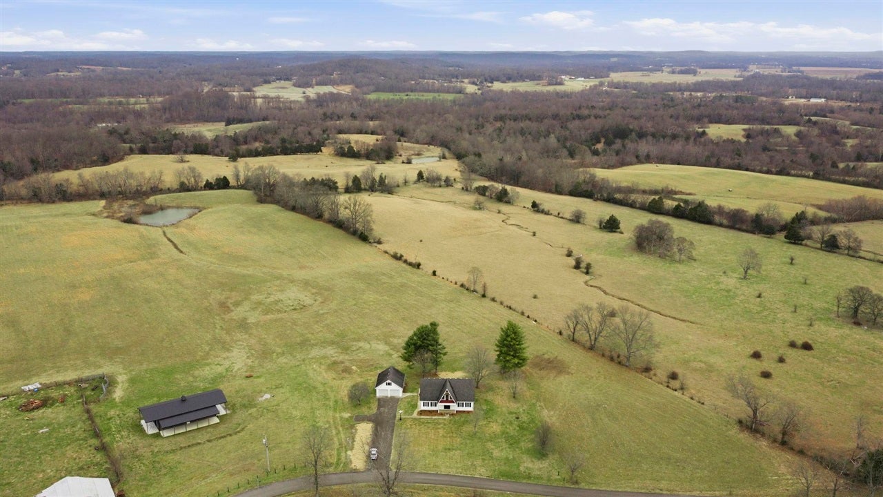 820 Wayne Watt Road Bowling Green, KY 42101 - Photo 8 of 32 Gallery Image 8
