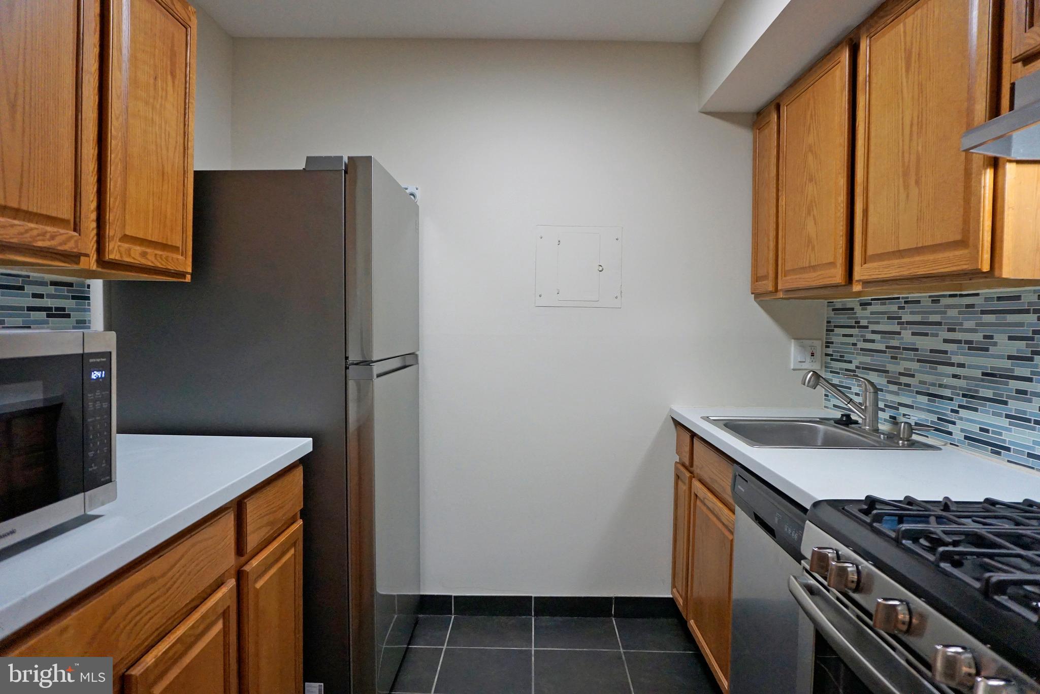 11604 Vantage Hill Road, Unit 2A Reston, VA 20190 - Photo 6 of 35 Kitchen