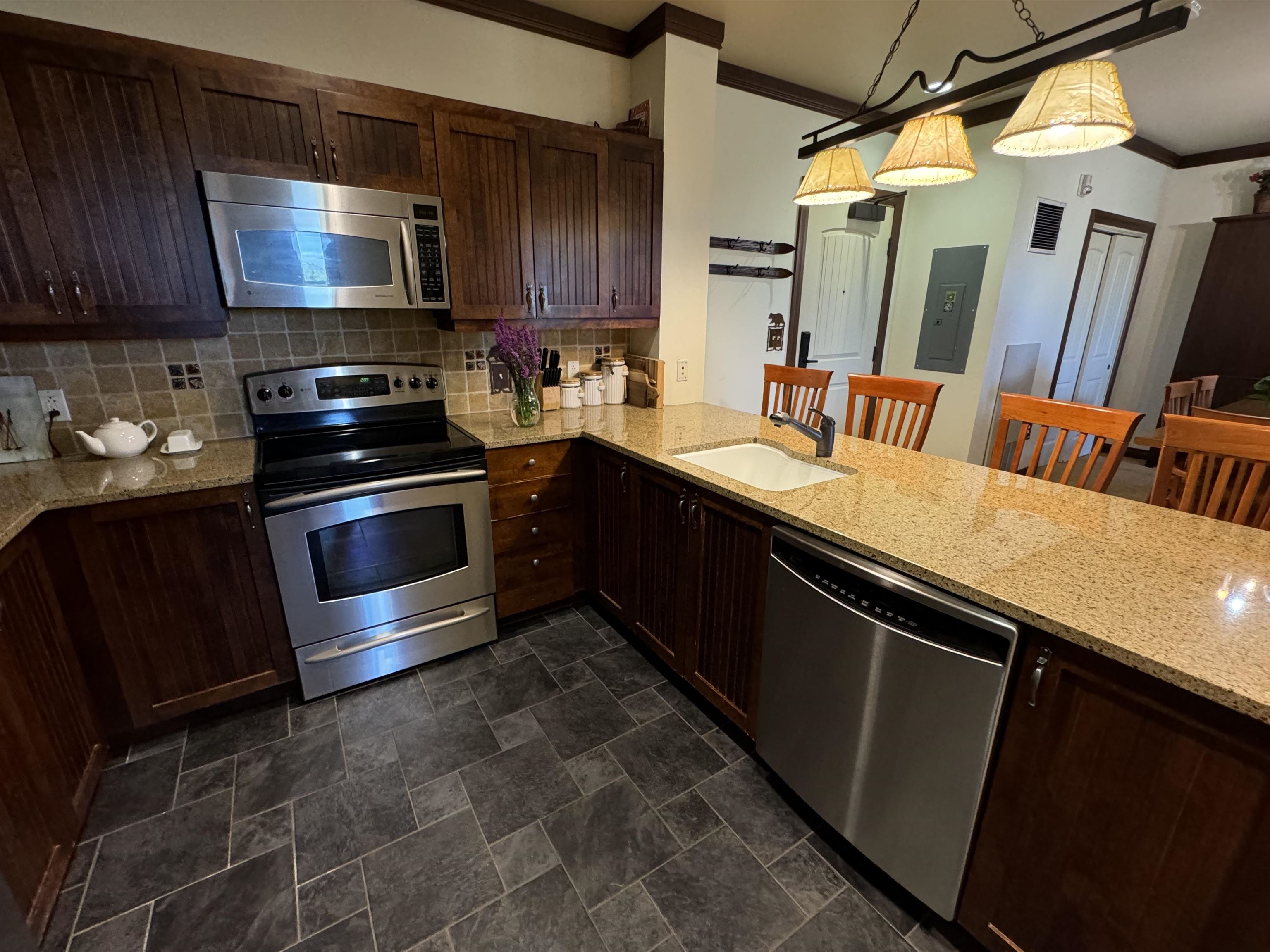 43 Middle Ridge Road, Unit 313 South Londonderry, VT 05155 - Photo 8 of 37