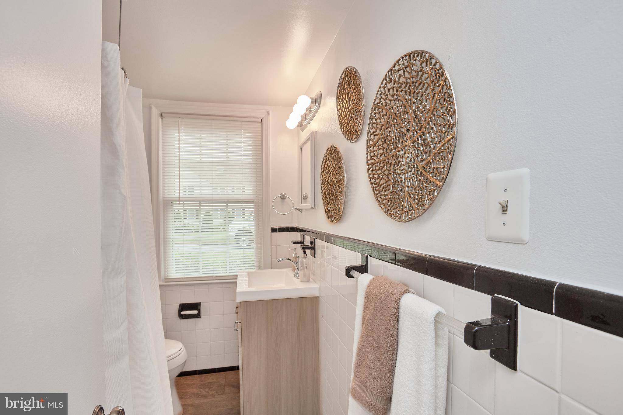 2248 Washington Avenue, Unit W102 Silver Spring, MD 20910 - Photo 18 of 28 Bathroom.