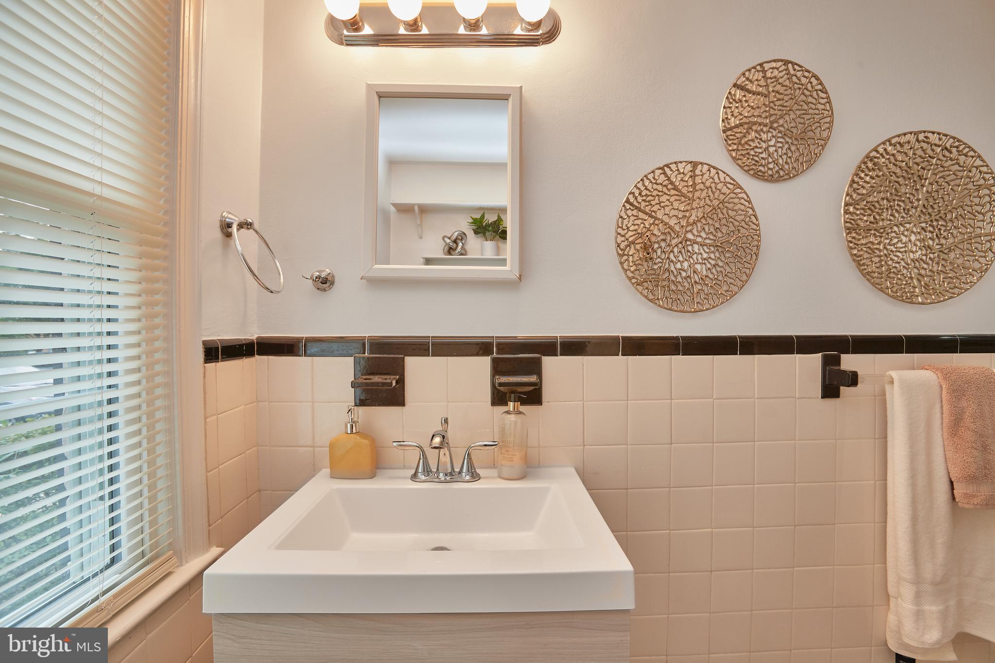 2248 Washington Avenue, Unit W102 Silver Spring, MD 20910 - Photo 19 of 28 Bathroom.