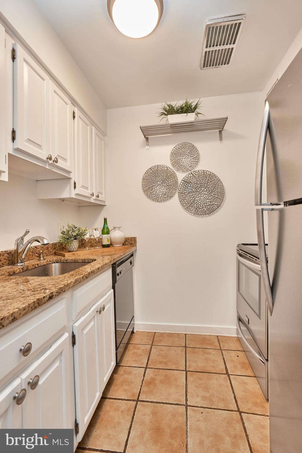 2248 Washington Avenue, Unit W102 Silver Spring, MD 20910 - Photo 4 of 28 Kitchen.