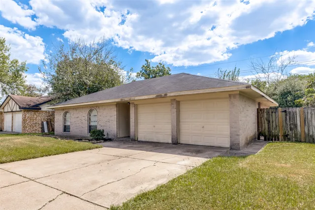 a view of a backyard of the house